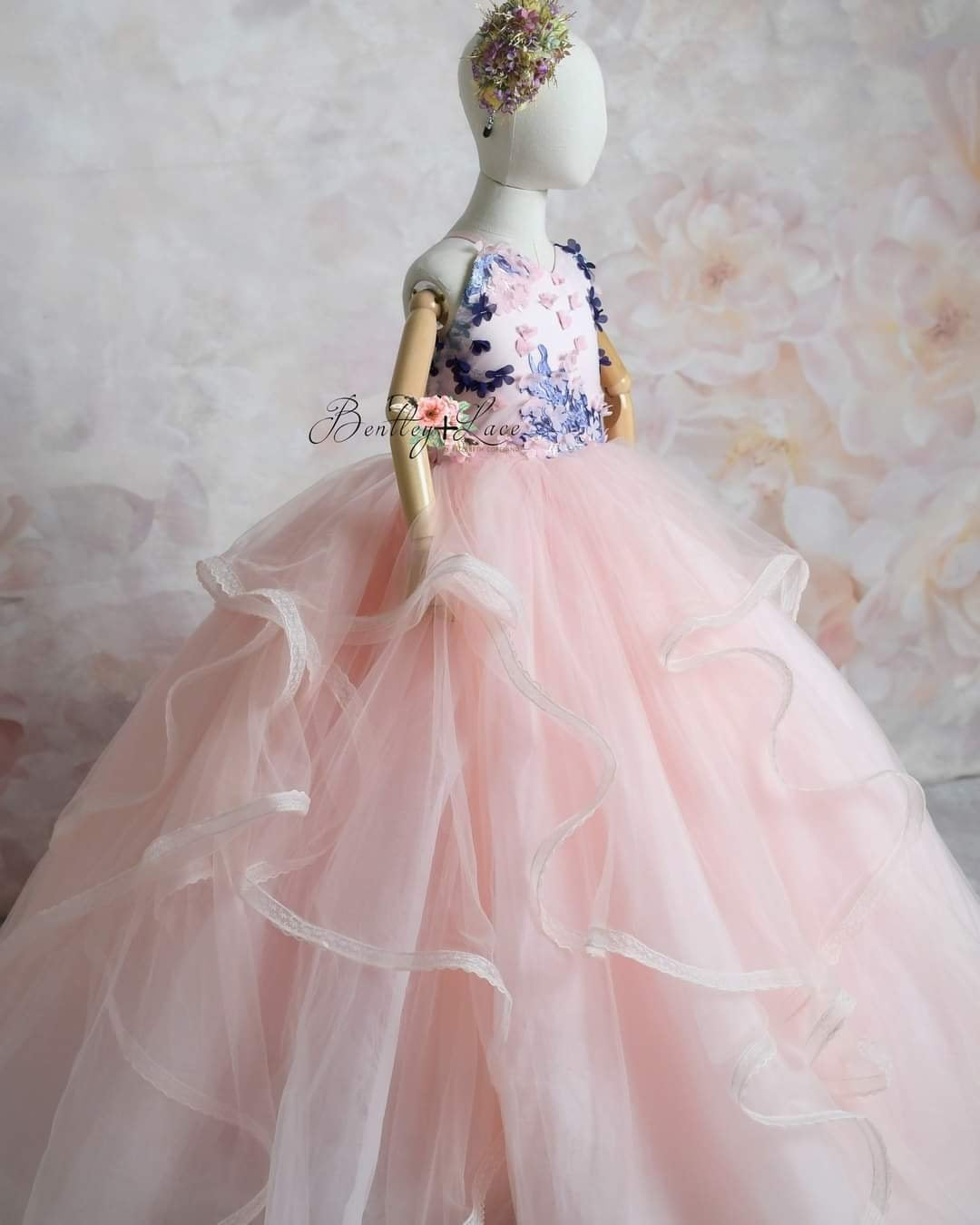 REMNANT PINK LACE sequin details