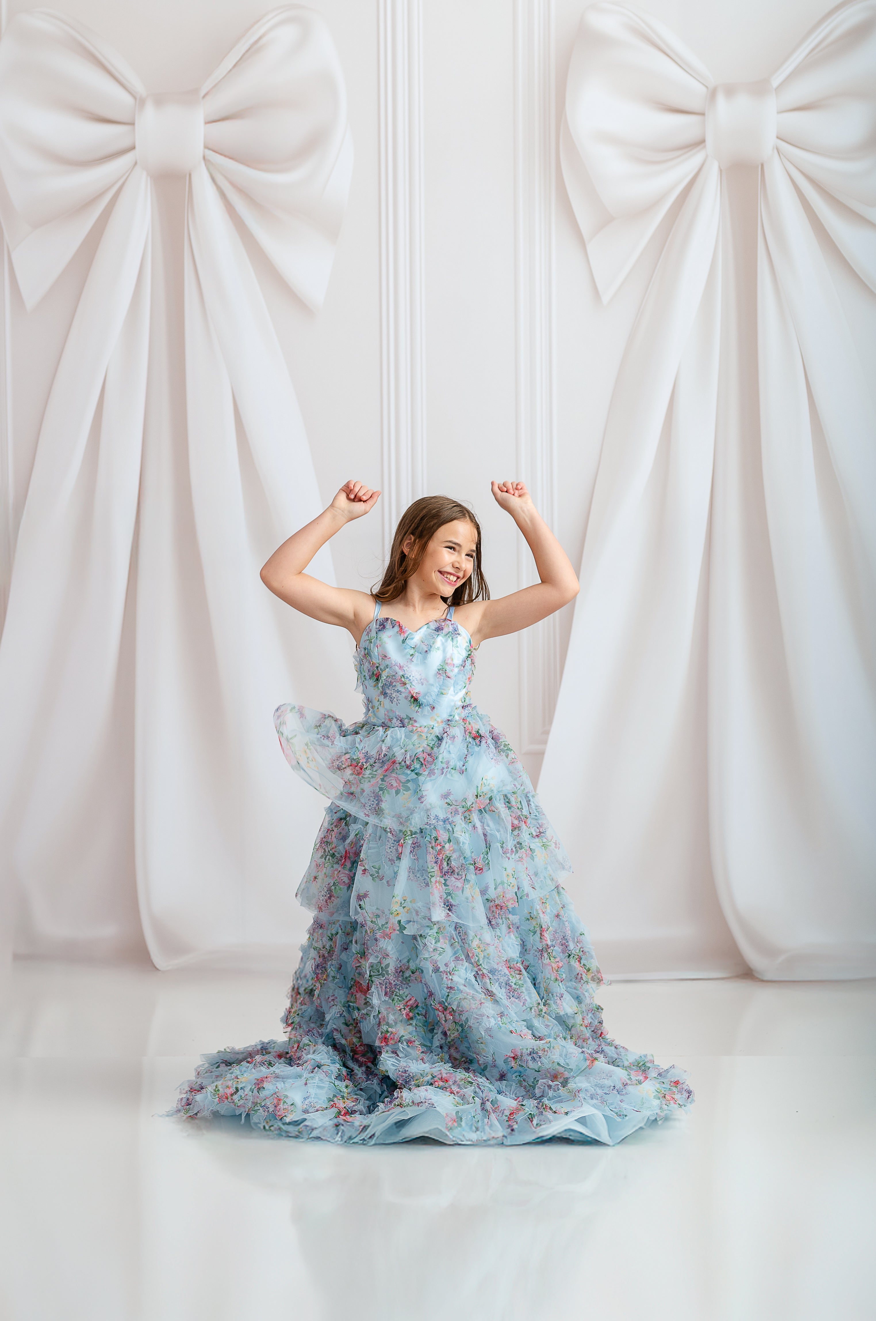 Whimsical chiffon dress with detachable puff sleeves and flowing skirt