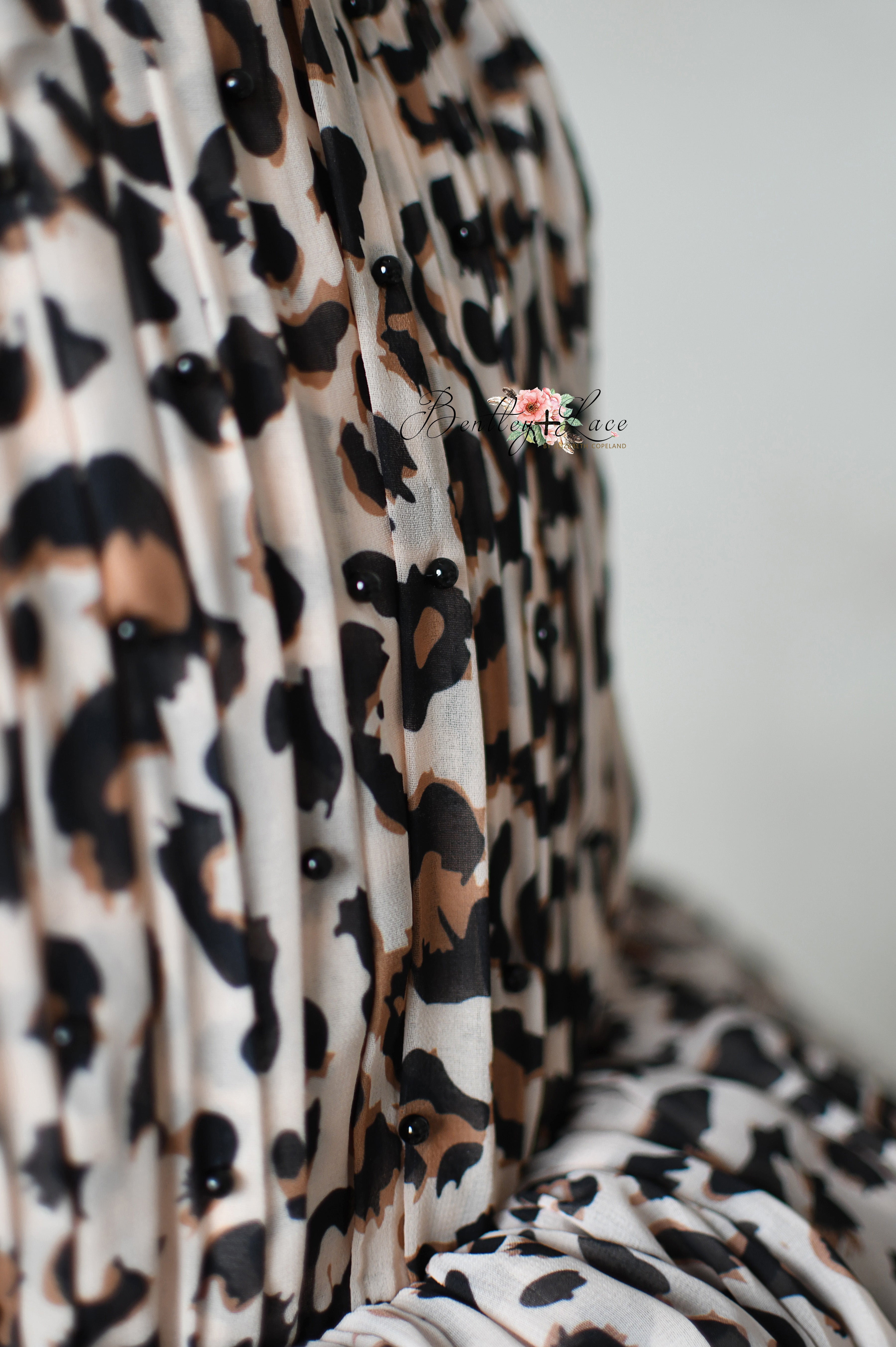 "Animal print dress for girls, perfect for birthdays, photo shoots, and holiday events."