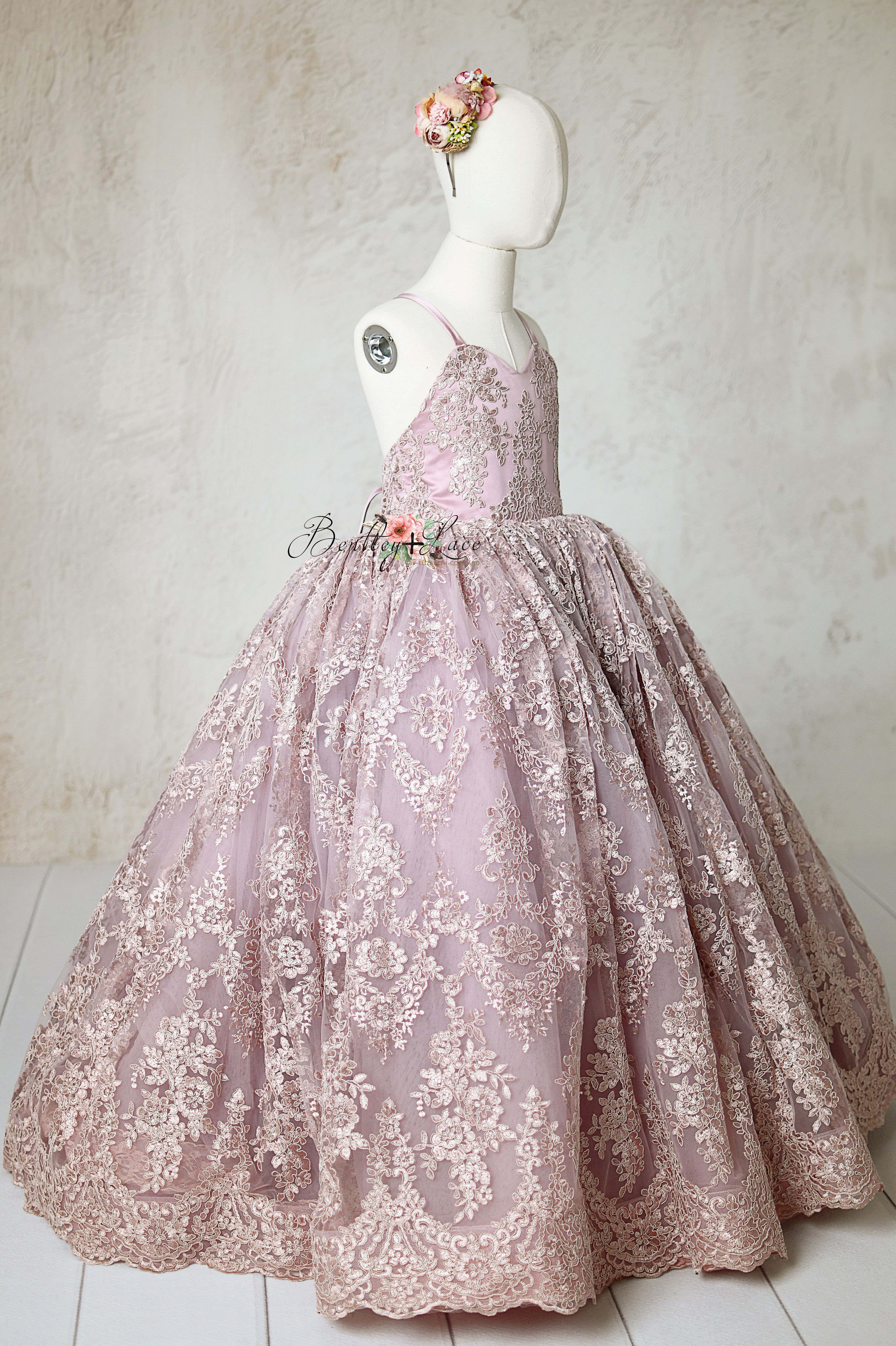 Girls’ formal dress with embroidered lace detailing, ideal for milestone celebrations.
