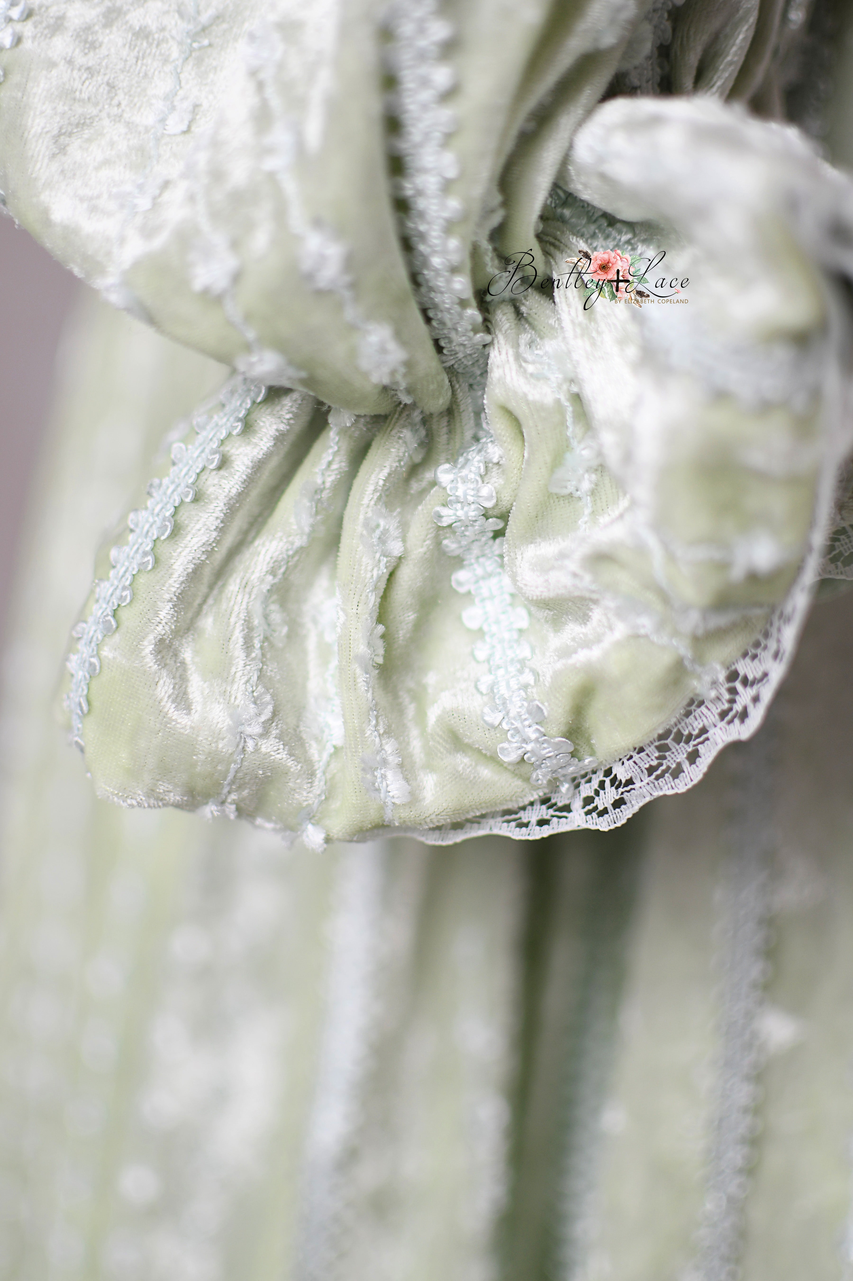 Eleanor’s Dream – Vintage-Inspired Special Occasion & Photo Shoot Dress (Fits 5 to Petite 7 Years)