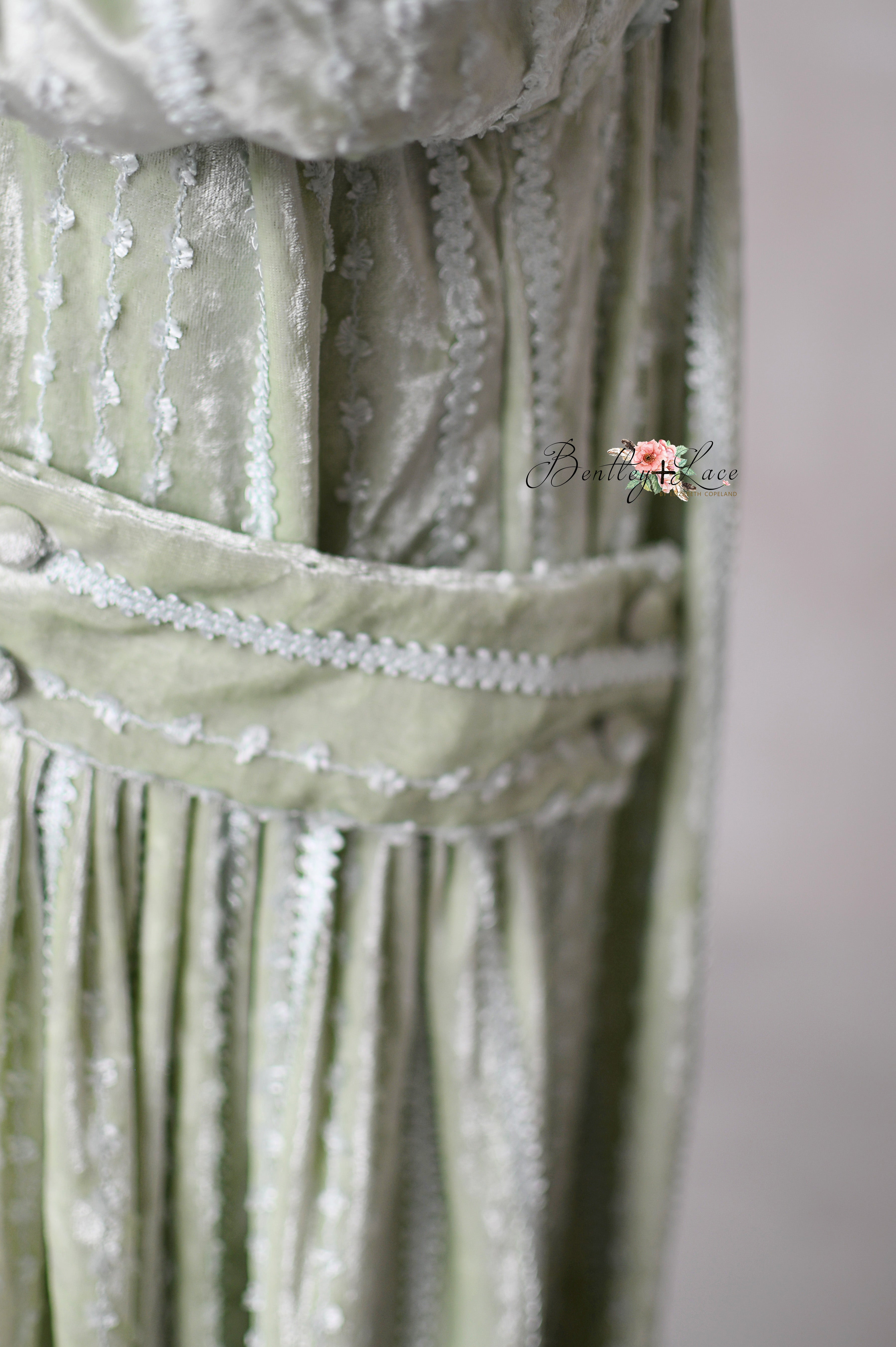 Eleanor’s Dream – Vintage-Inspired Special Occasion & Photo Shoot Dress (Fits 5 to Petite 7 Years)