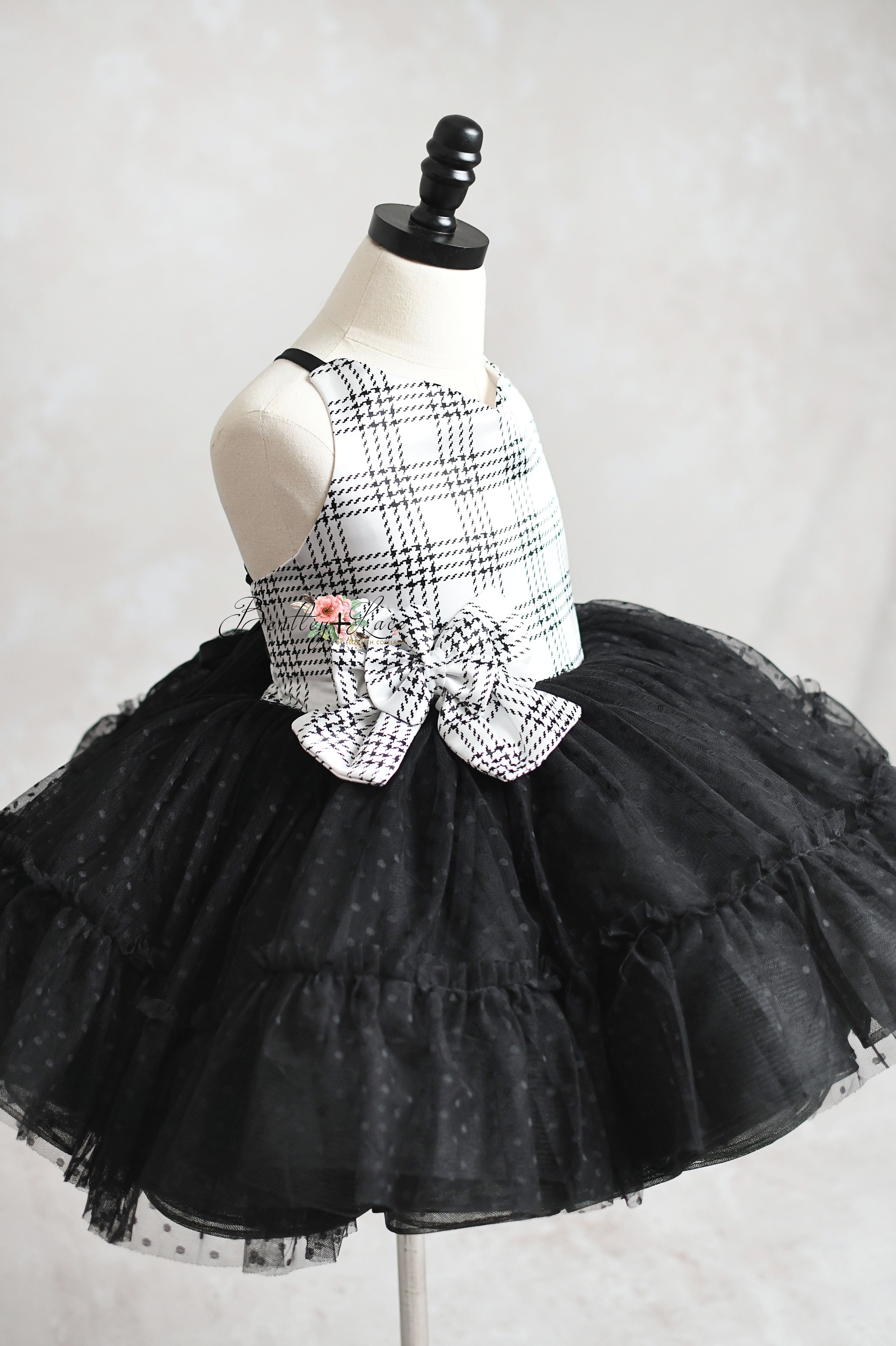 Comfortable girls' holiday dress with a trendy tulle skirt.