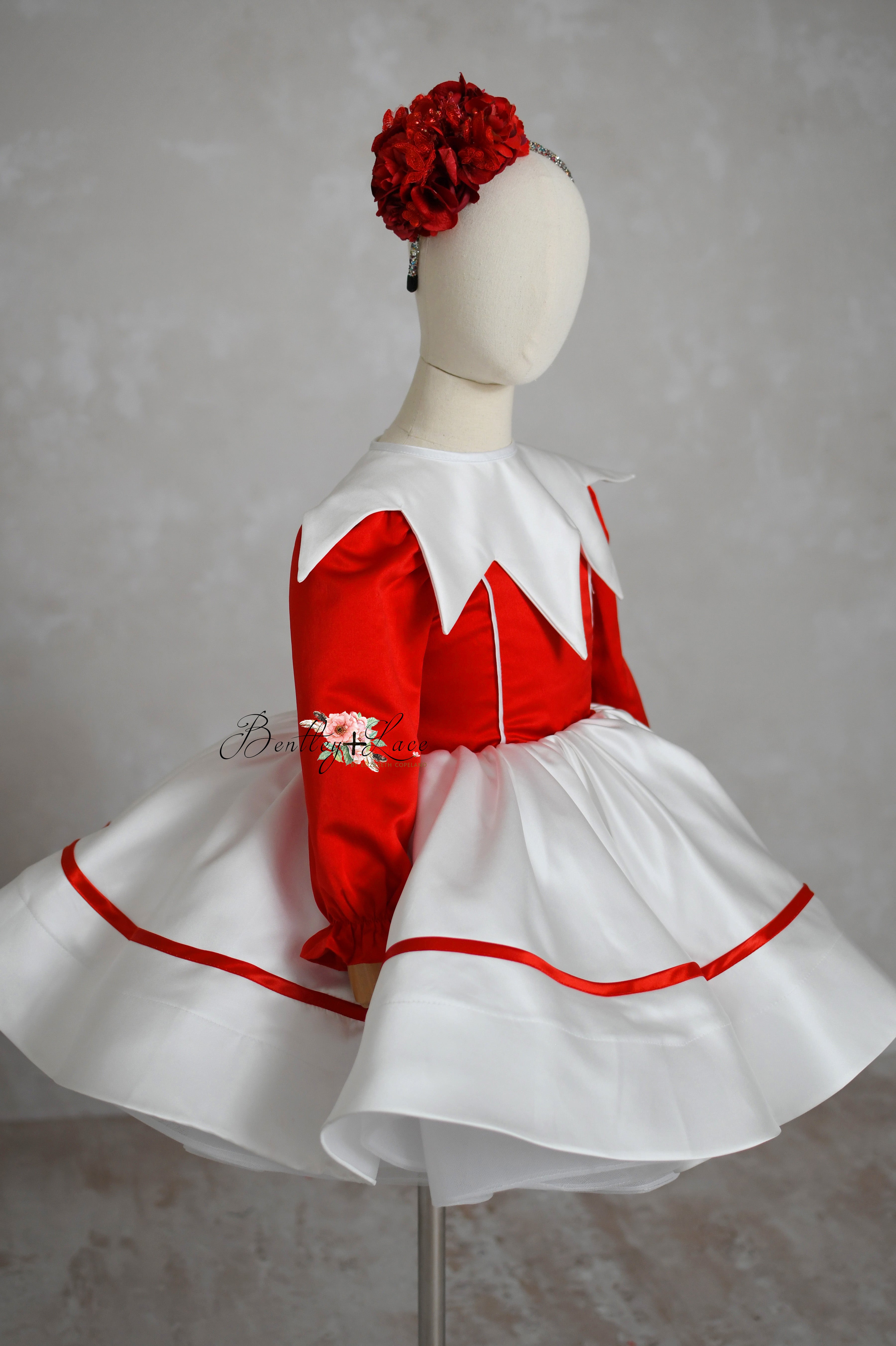 SANTA'S HELPER DRESS AND DETACHABLE COLLAR (5-7 year)