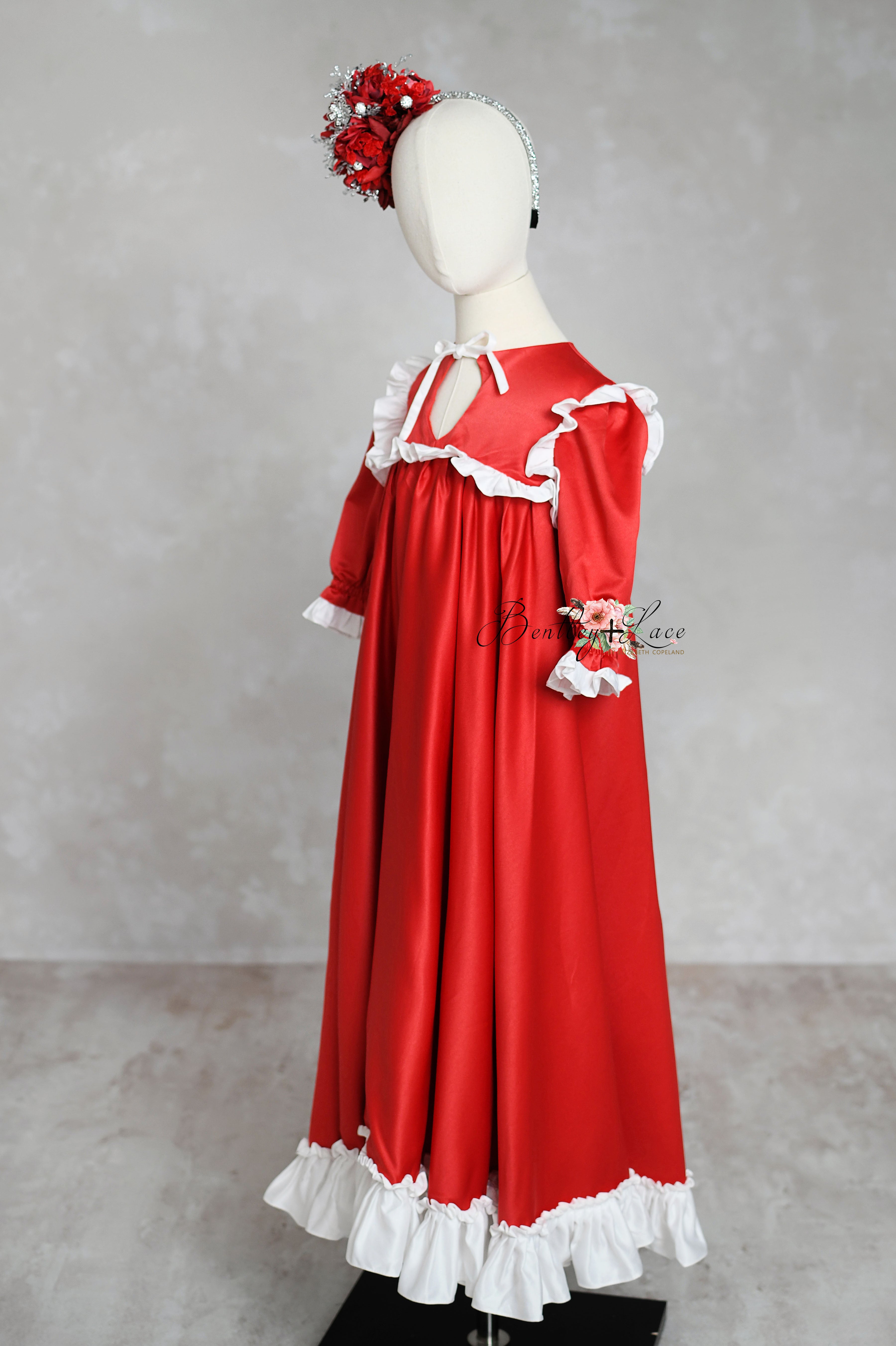 Soft and elegant silk nightgown for children, perfect for Christmas Eve