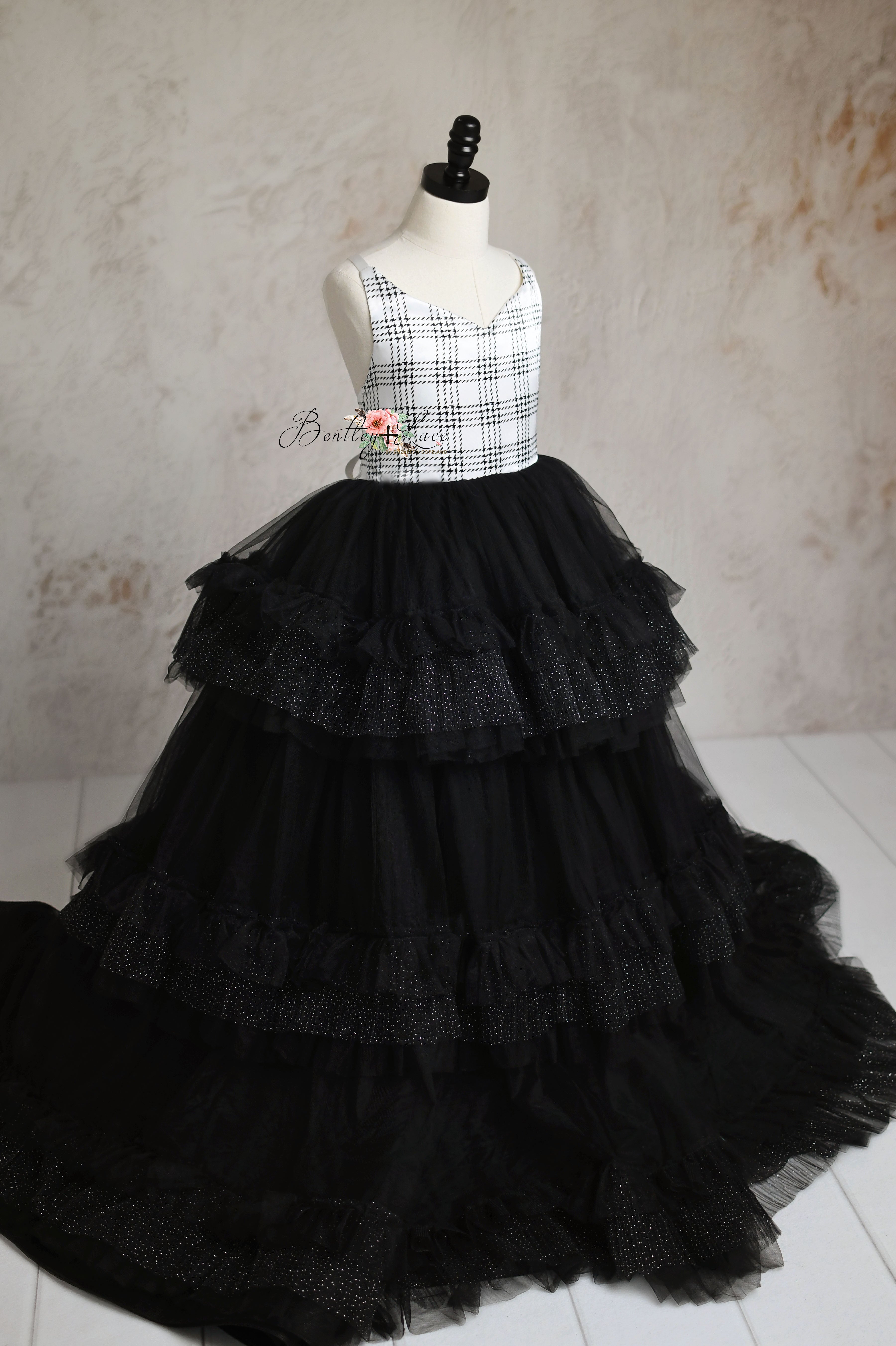 Holiday Magic Floor Length Gown – Girls Christmas & Halloween Photoshoot Dress Rental (7–9 Years)