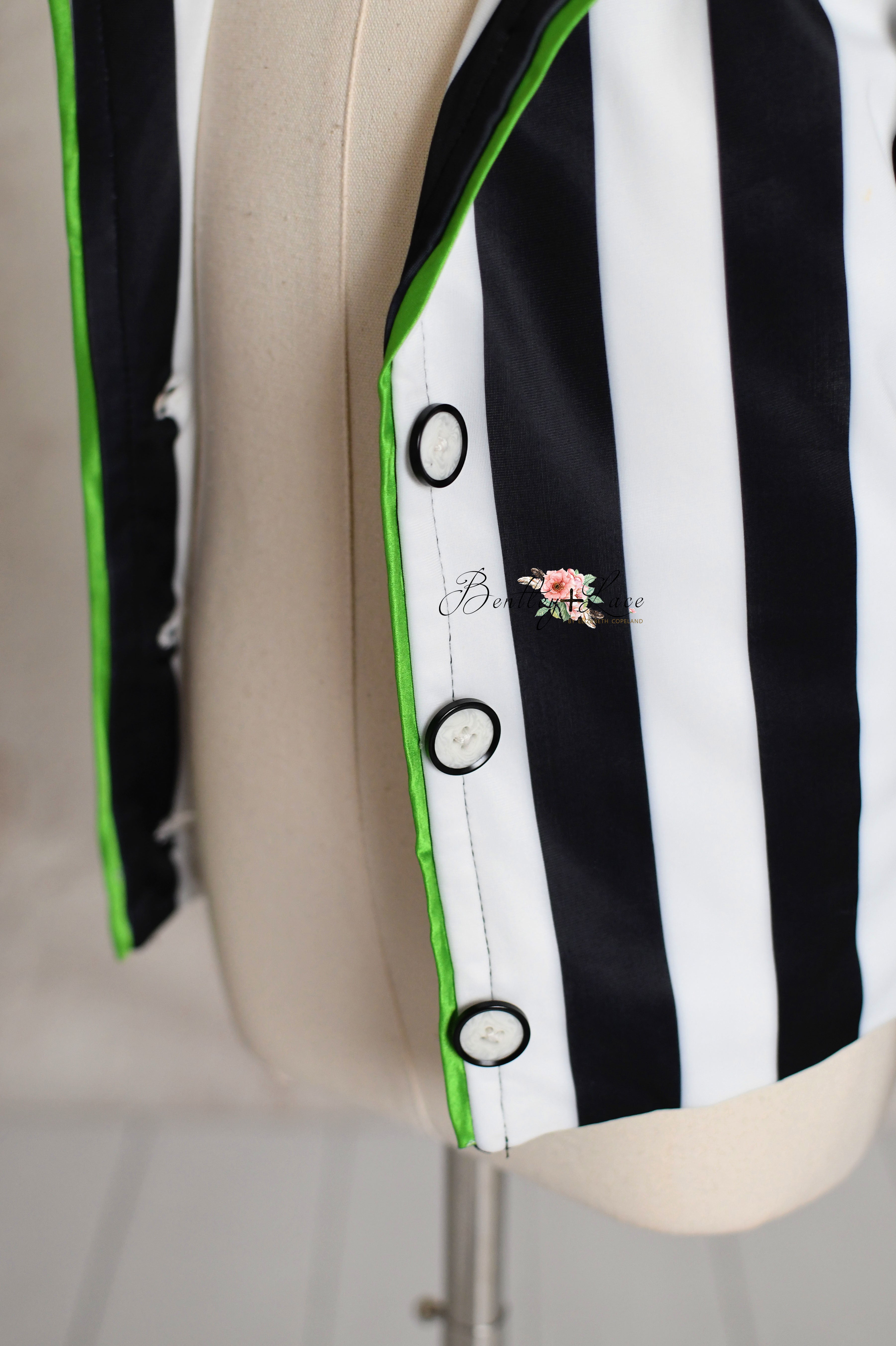 Detachable jacket with bold stripes for girls aged 5-7.