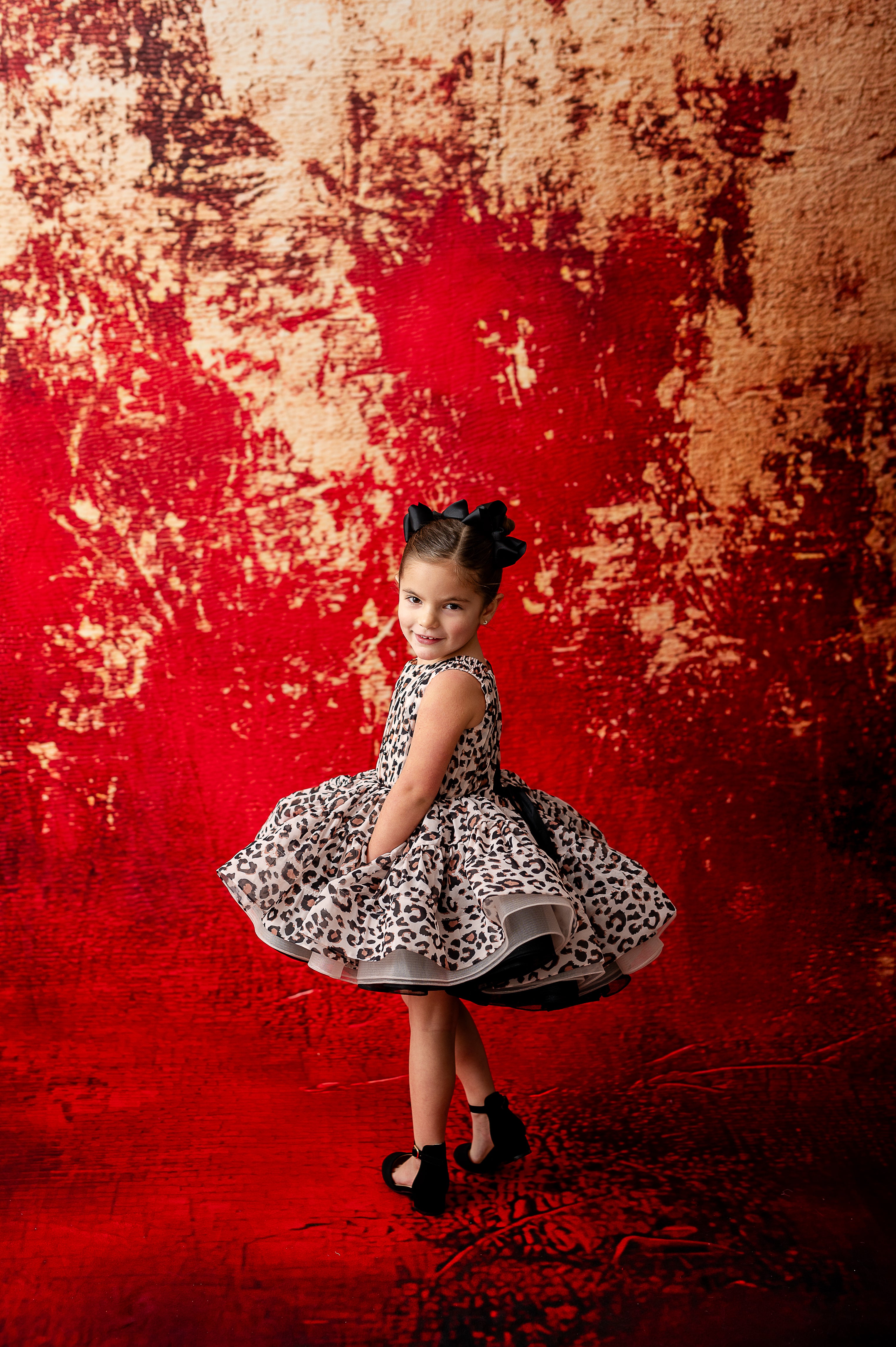 "A playful yet elegant look: leopard print dress for girls, ideal for standout photography and celebrations."