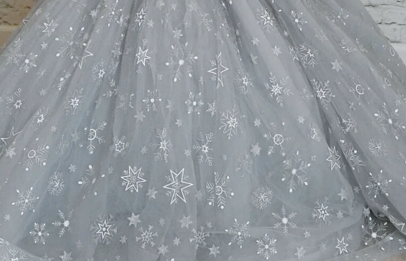 REMNANT Silver Snowflakes