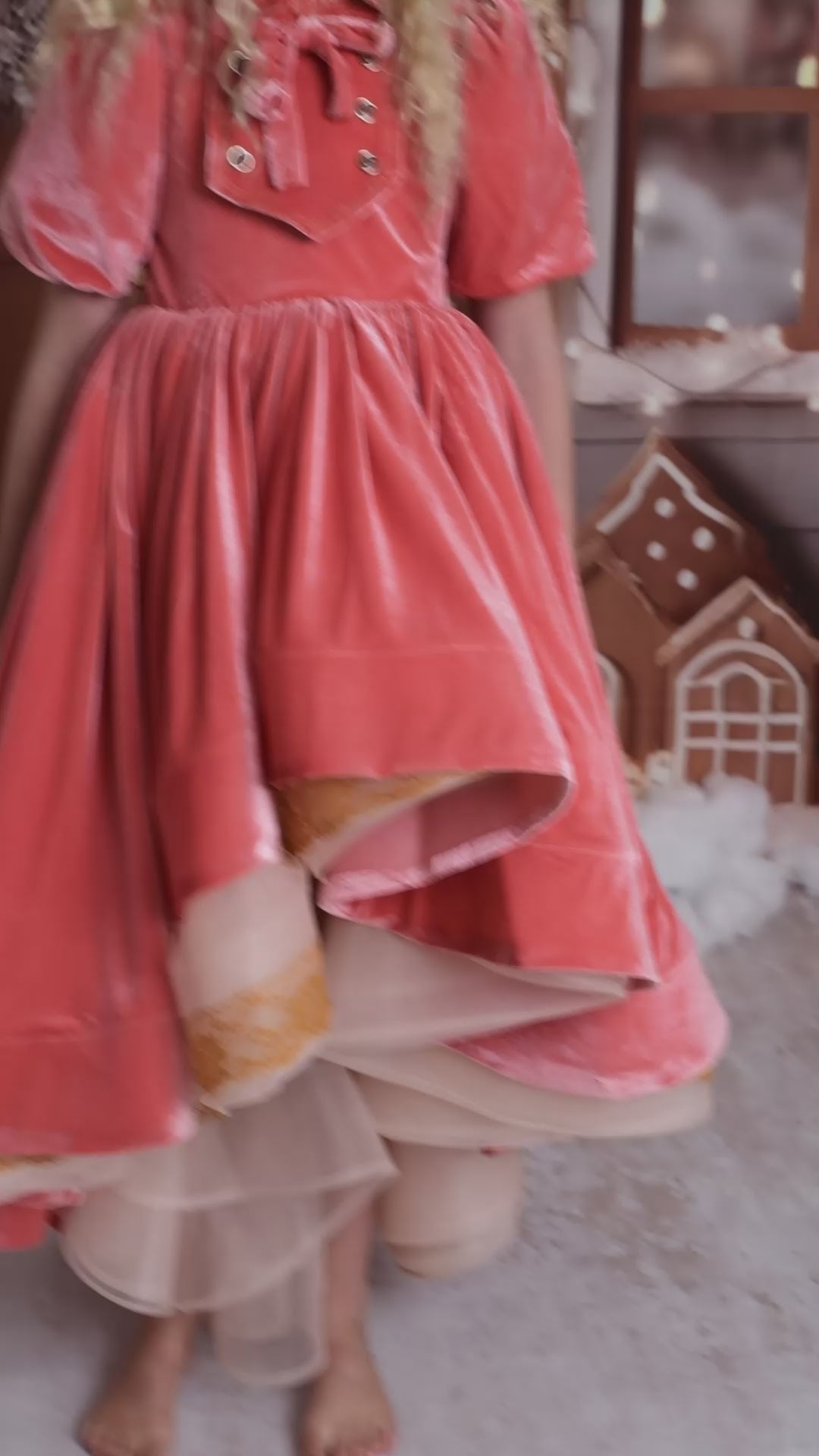 Rental gowns: velvet dress - custom gowns, velvet christmas gown, velvet christmas dress, girls holiday dresses, girls holiday gowns. Girls dresses for photography sessions.
