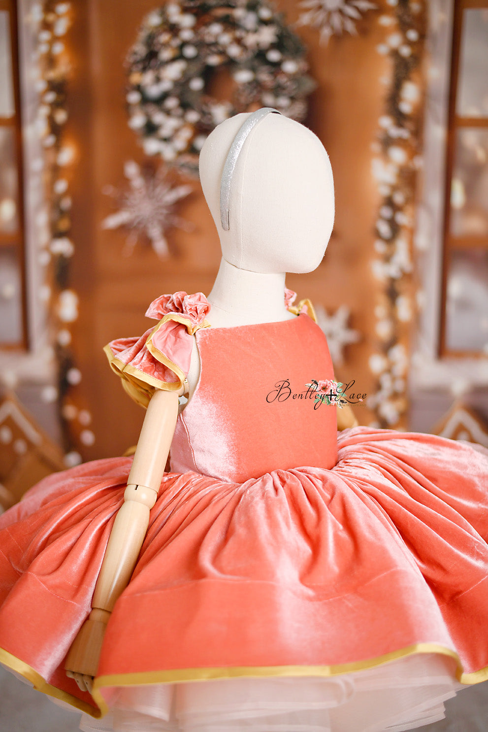 Velvet cape, holiday gowns, dream dress sessions, photography christmas sessions, gowns for photography. children's rental gowns, velvet holiday gown