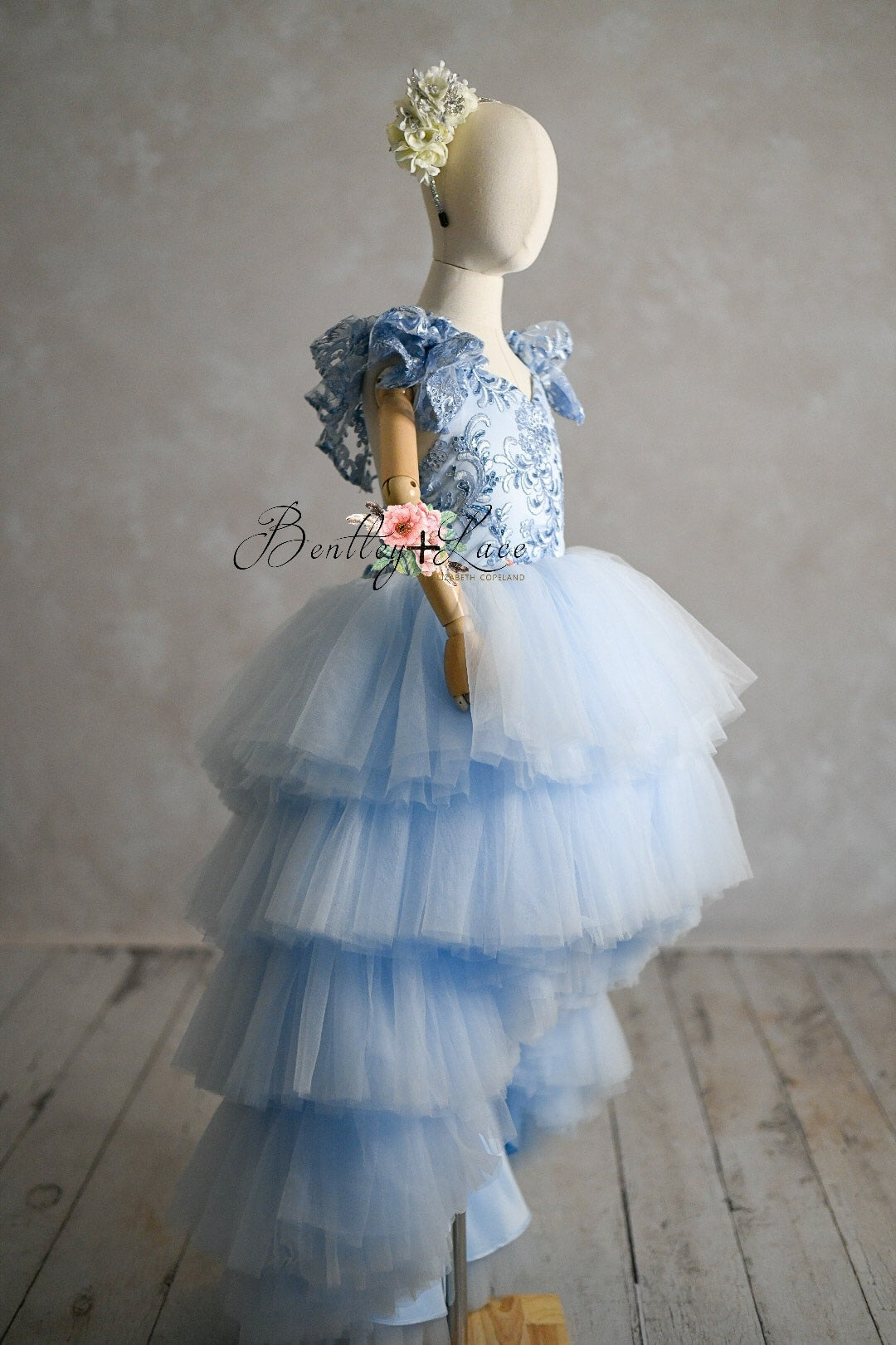 REMNANT Blue glitter details