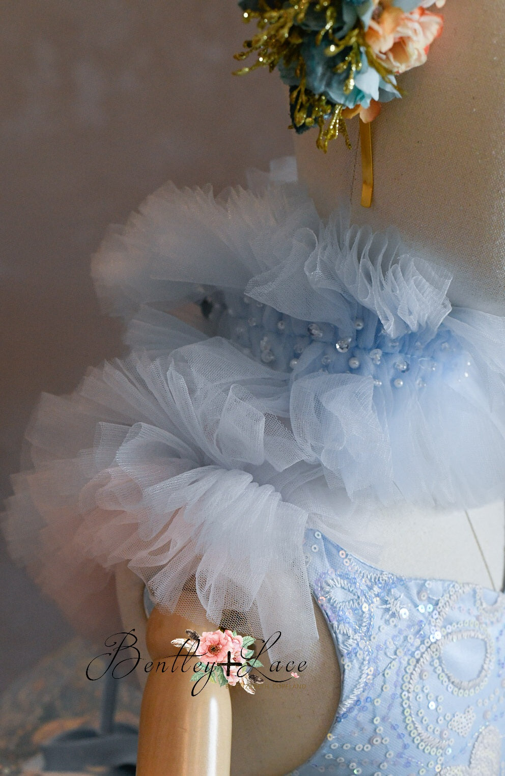 Blue tulle tie collar