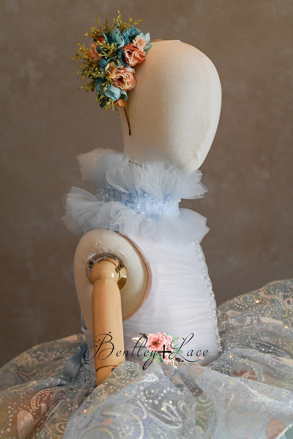 Blue tulle tie collar
