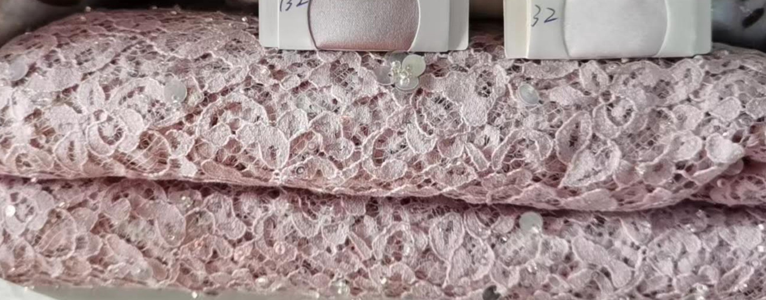 REMNANT PINK LACE sequin details