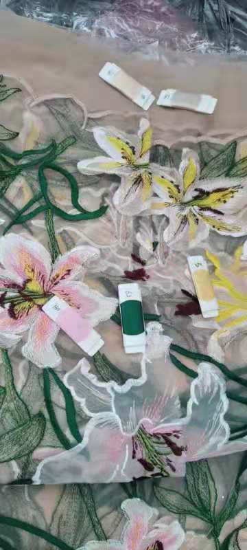 REMNANT LILY IN CHAMPAGNE NUDE