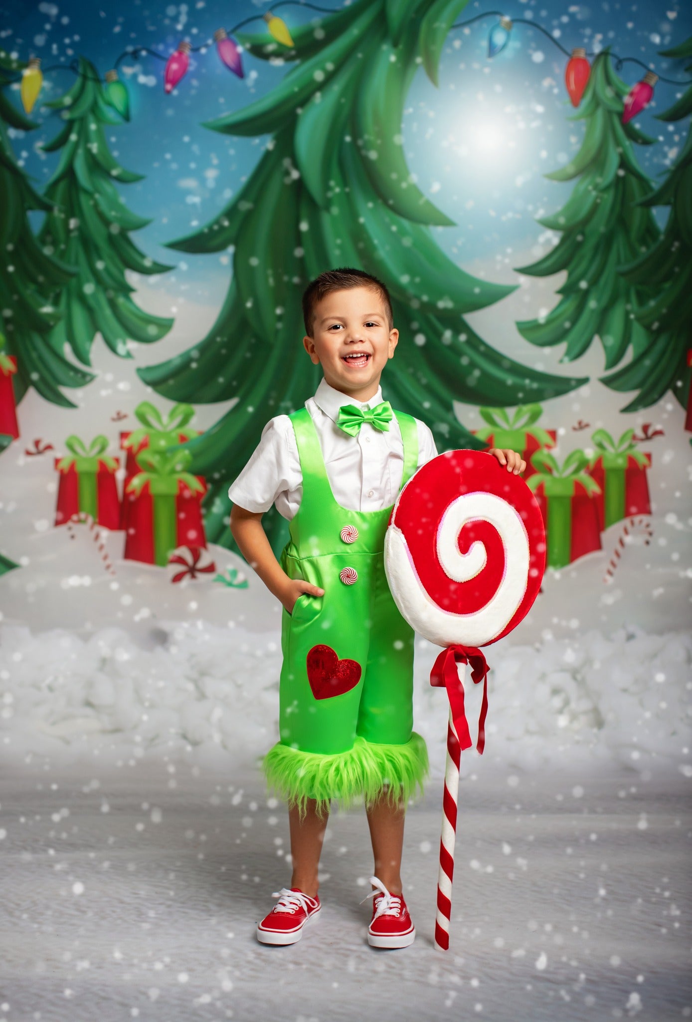 Fun and festive Grinch-inspired suspenders set for kids, designed in bright colors with a bow tie, ideal for holiday celebrations.





