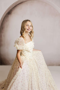 Retired euc Jardin de Fleurs Ivory Floral Rental Gown | Teen–Adult 0–2