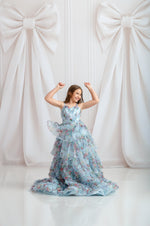 Whimsical chiffon dress with detachable puff sleeves and flowing skirt

