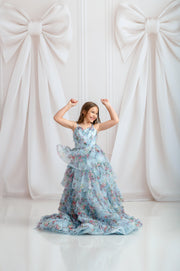 Whimsical chiffon dress with detachable puff sleeves and flowing skirt

