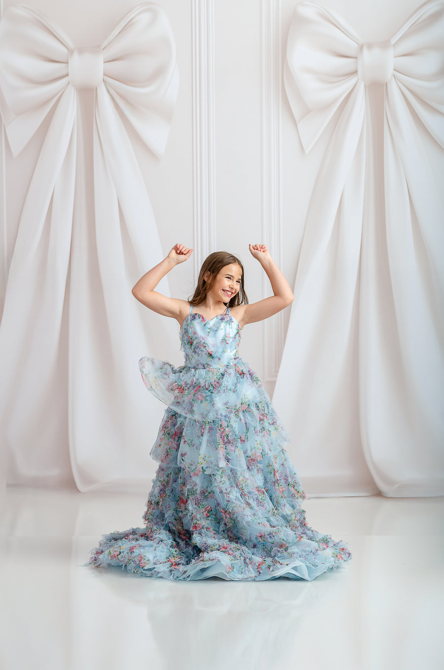 Whimsical chiffon dress with detachable puff sleeves and flowing skirt

