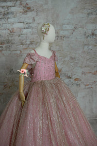 Gorgeous Stassi Gown in Rose Gold Shimmer – Perfect for Photoshoots and Events

