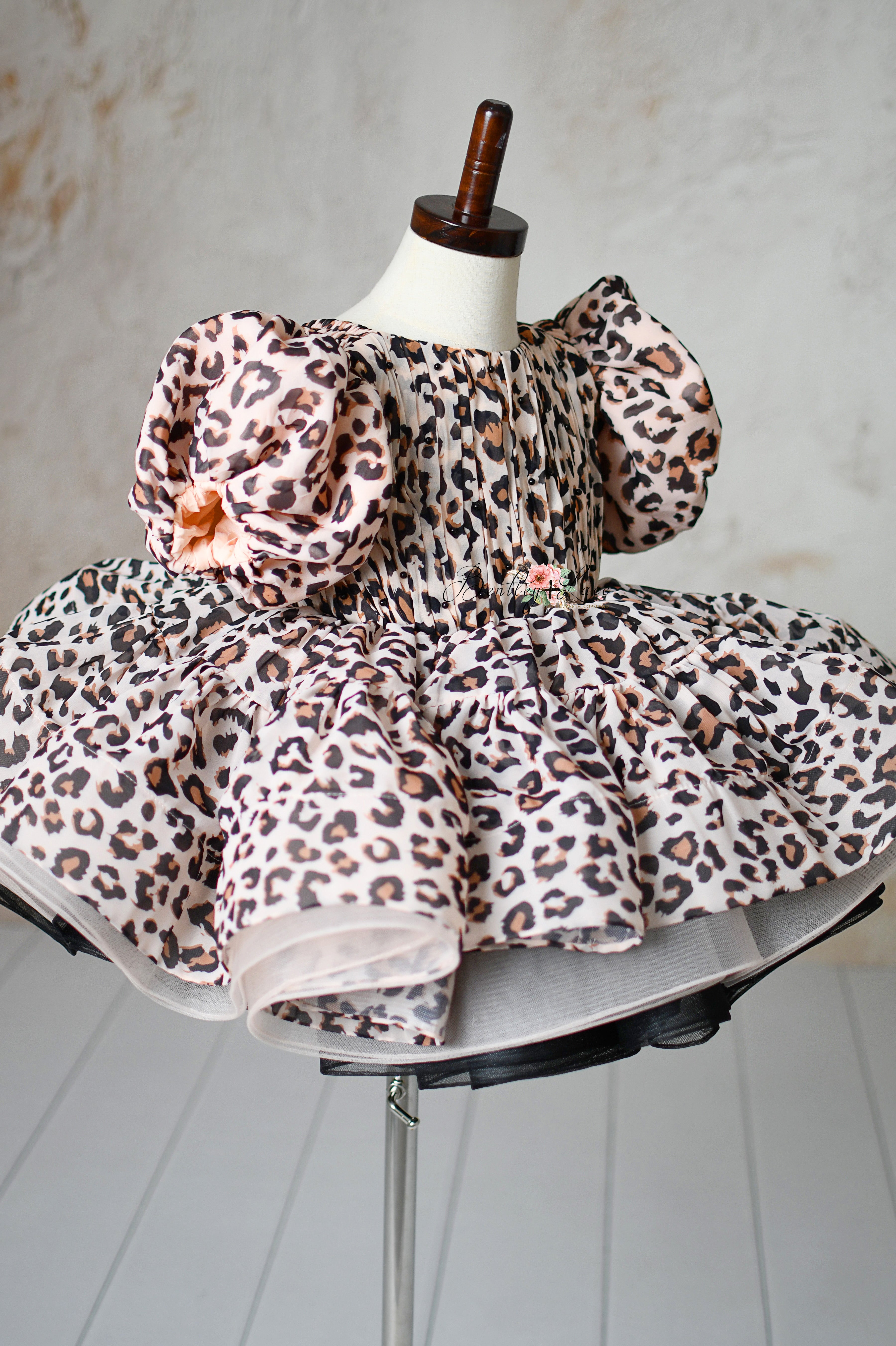 "Leopard print toddler dress with puff sleeves and adjustable fit for stylish photography sessions."
