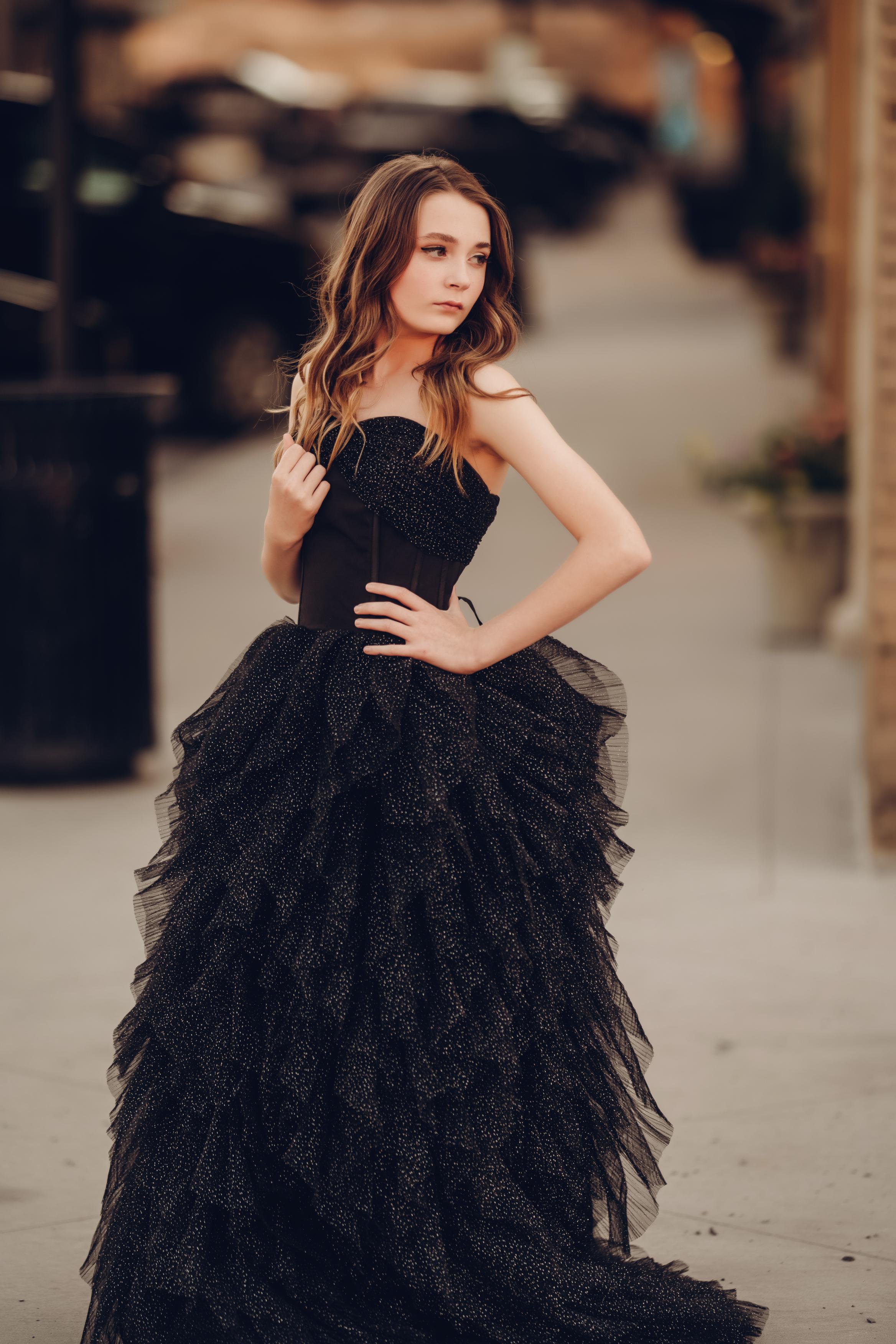 beautiful black dress for photography sessions