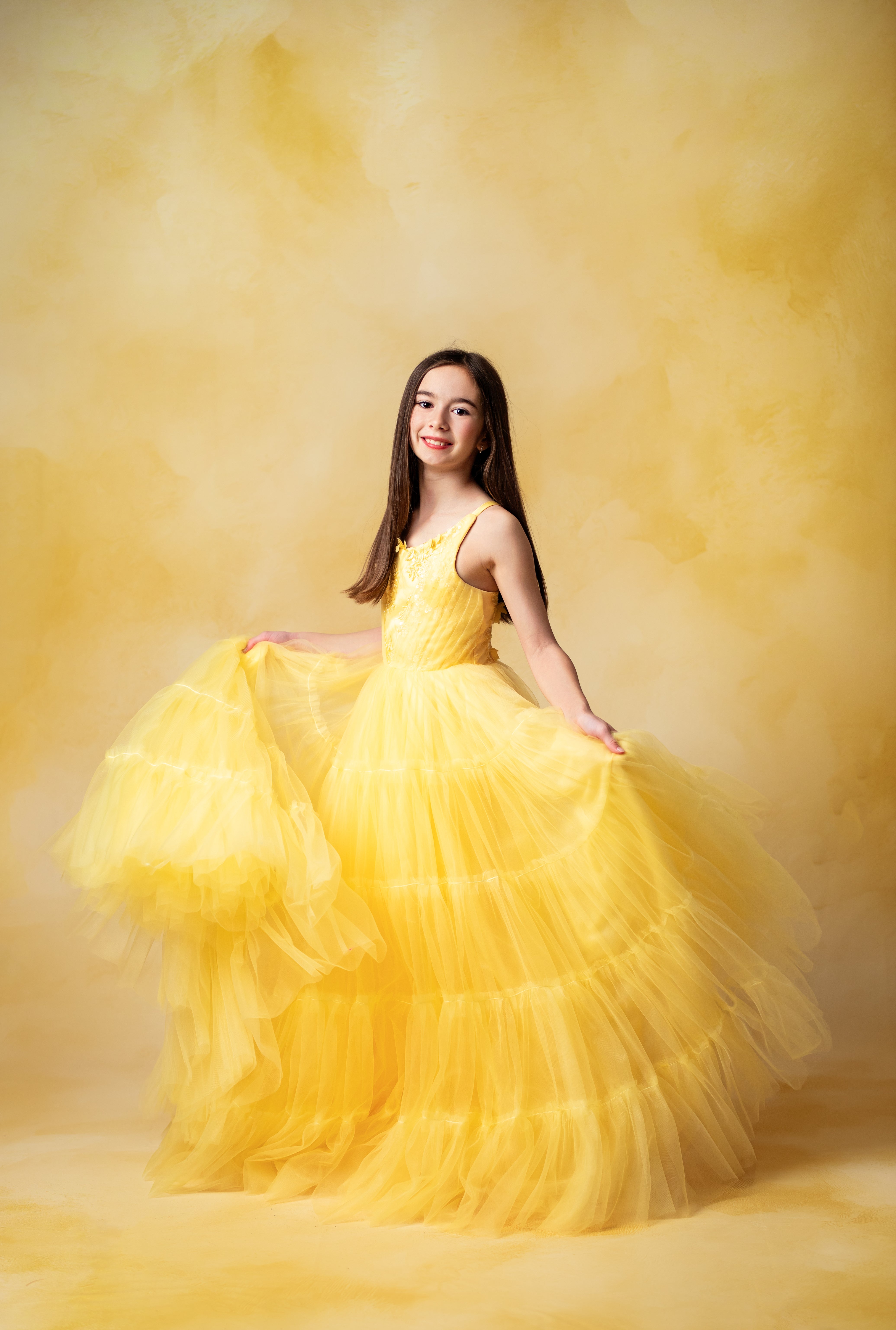 Fairytale moment – With a soft expression and a radiant dress, this image brings to life the magic of fantasy photography.

