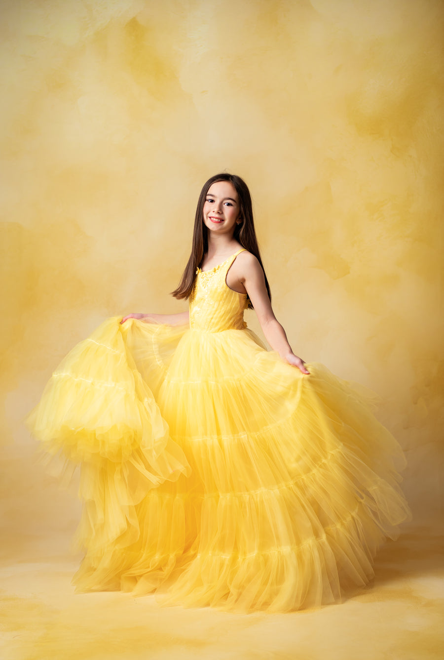Fairytale moment – With a soft expression and a radiant dress, this image brings to life the magic of fantasy photography.

