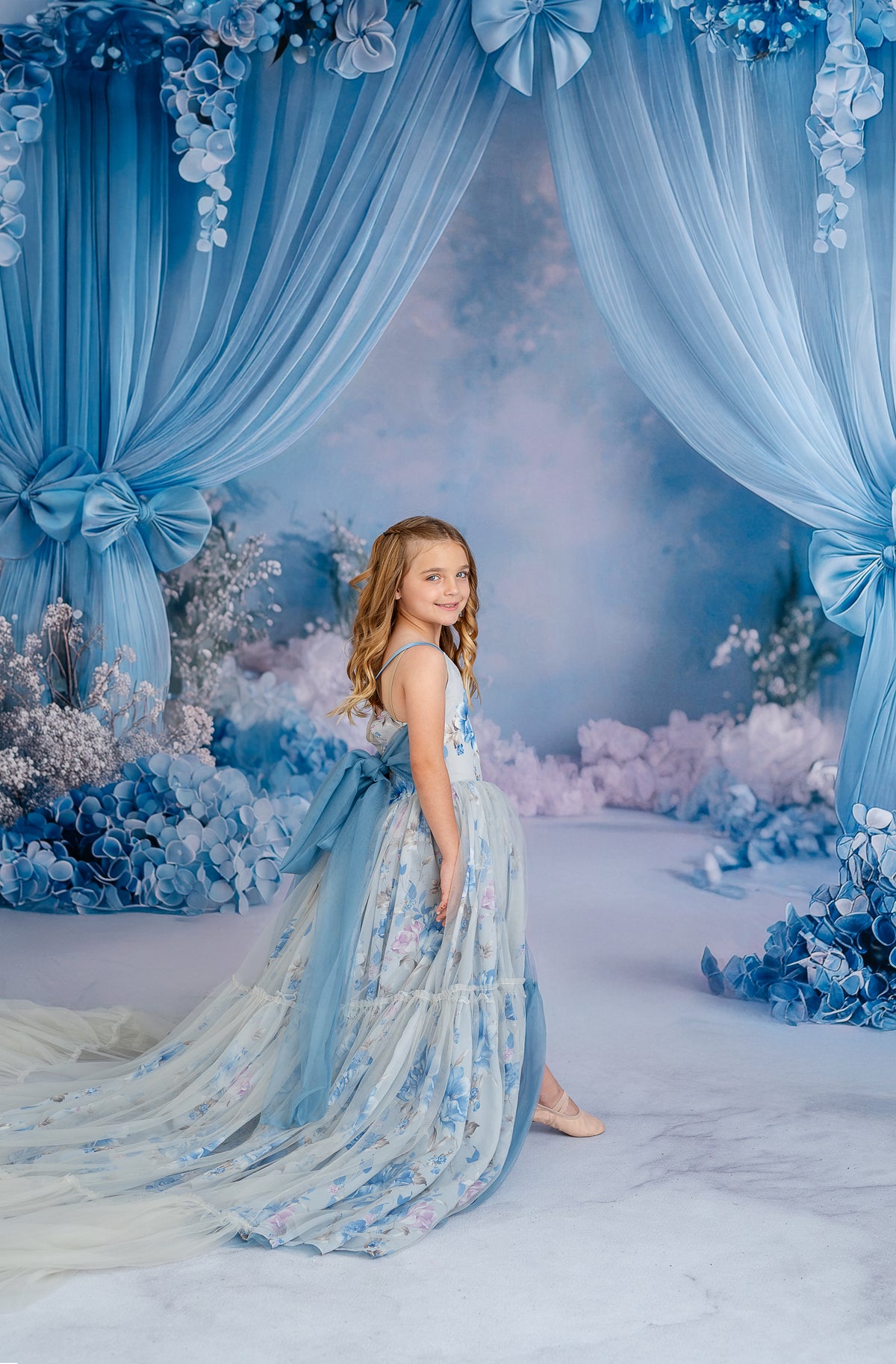Elegant editorial-style children’s dress in custom color with adjustable shoulder ties.

