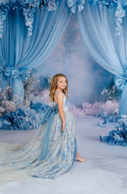Elegant editorial-style children’s dress in custom color with adjustable shoulder ties.

