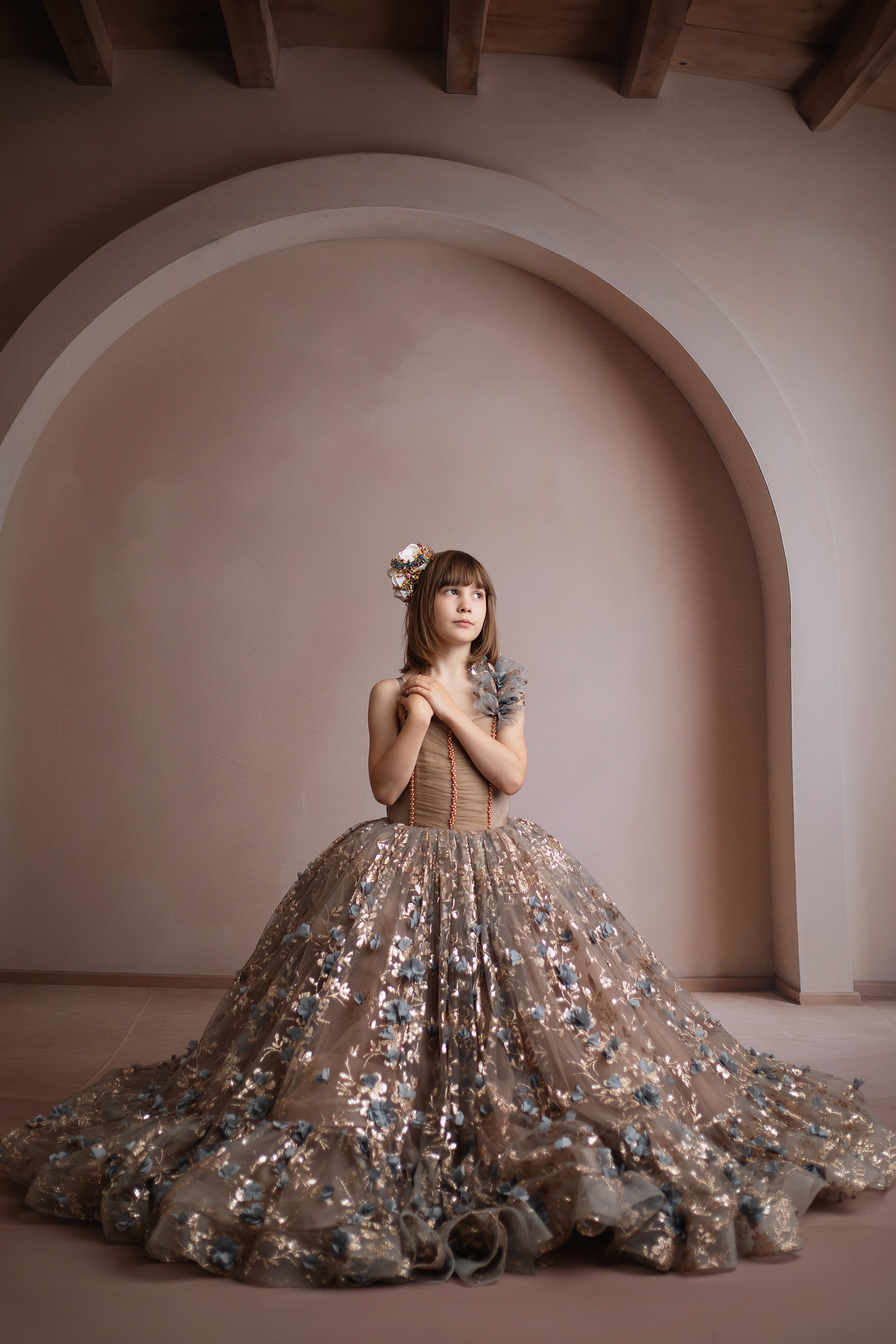 Beautiful dress with intricate details, perfect for memorable photography sessions.
