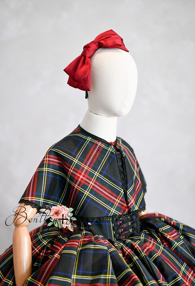 Couture gown rental: "Darling Plaid" Set Petal Length Dress ( 6 Year - Petite 7 Year)