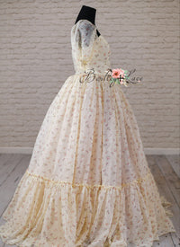 Retired euc Jardin de Fleurs Ivory Floral Rental Gown | Teen–Adult 0–2