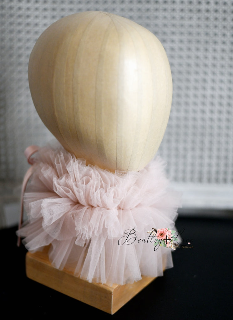 Pink tulle neck collar