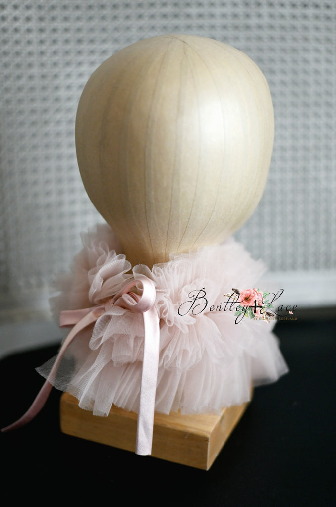 Pink tulle neck collar