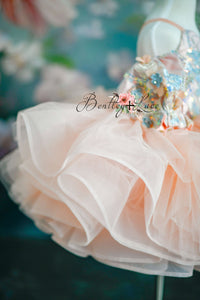 RETIRED RENTAL NEW CONDITION "Mae" -   Petal  length ( 5 Year - Petite 6 Year)