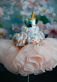 RETIRED RENTAL NEW CONDITION "Mae" -   Petal  length ( 5 Year - Petite 6 Year)