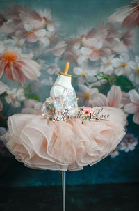 RETIRED RENTAL NEW CONDITION "Mae" -   Petal  length ( 5 Year - Petite 6 Year)